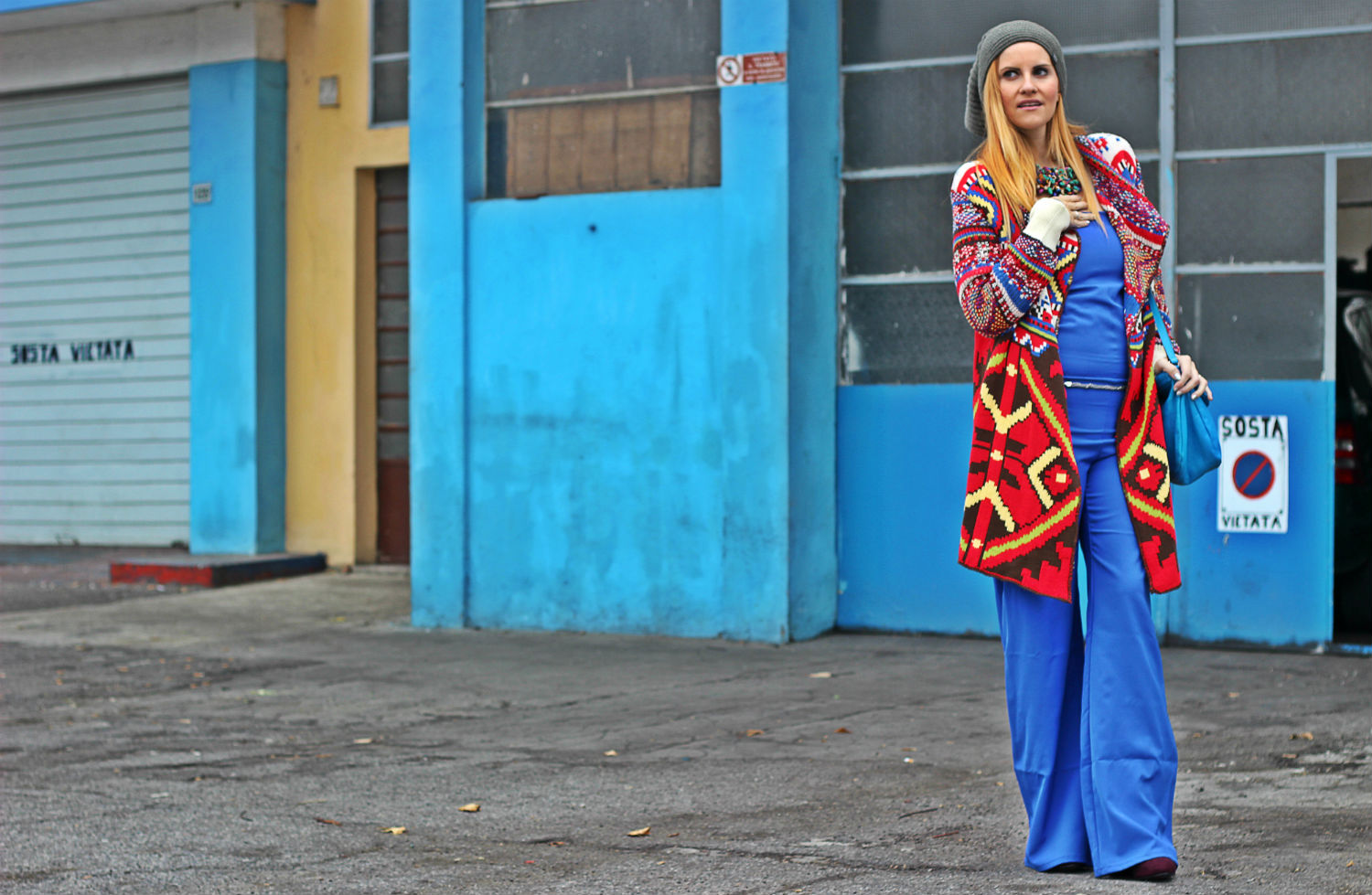 fashion blogger incinta - moda etnica - bertolini - cremona - blu e rosso - desigual maxi cardigan