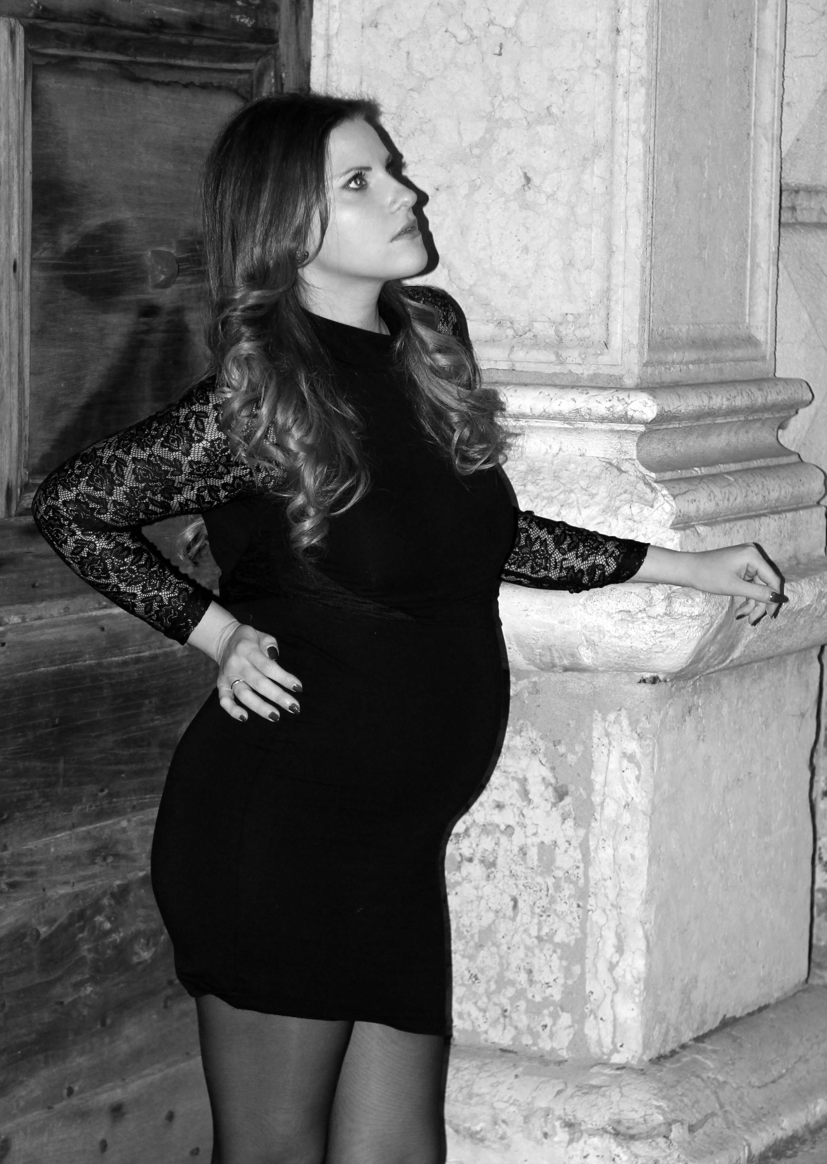 elisabetta bertolini fashion blogger incinta 8 mesi abito da sera tubino in pizzo nero zalando