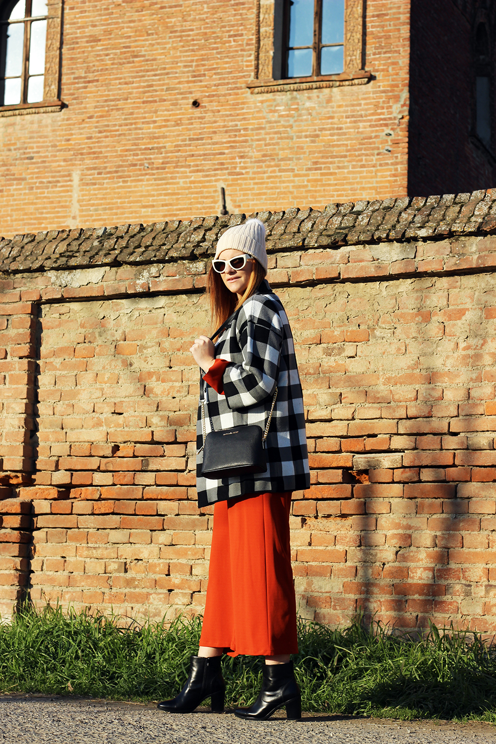 winter look orange suit cappotto a quadri bianco nero OVS people elisabetta bertolini fashion blogger incinta