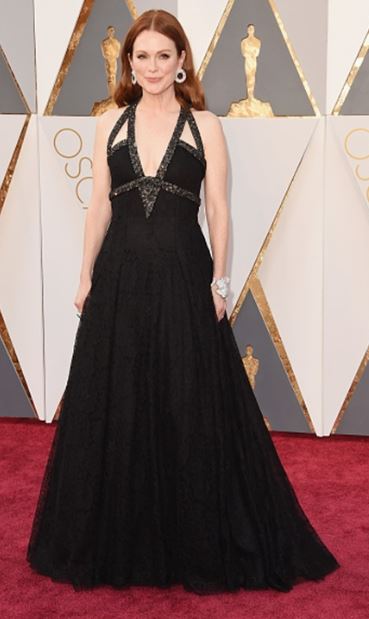 julian more notte oscar 2016 in chanel