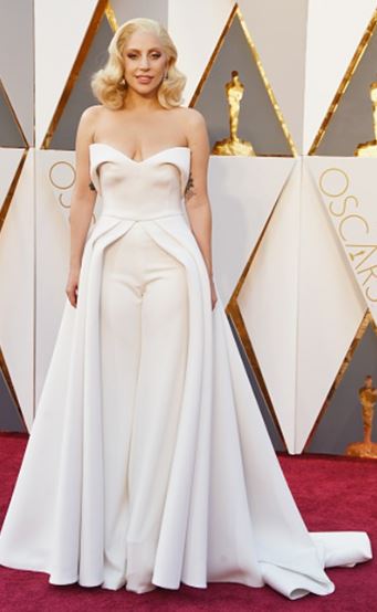 lady gaga veste bianco abito brandon maxwell notte oscar 2016