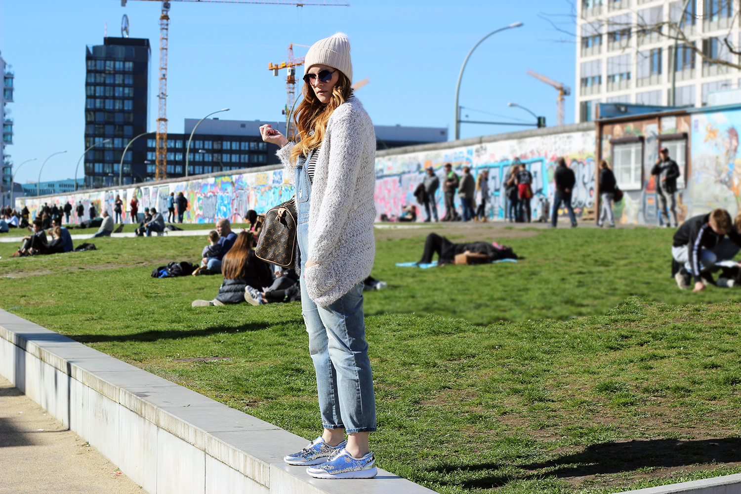 giovani al muro di berlino east side berlino viaggi elisabetta bertolini fashion blogger