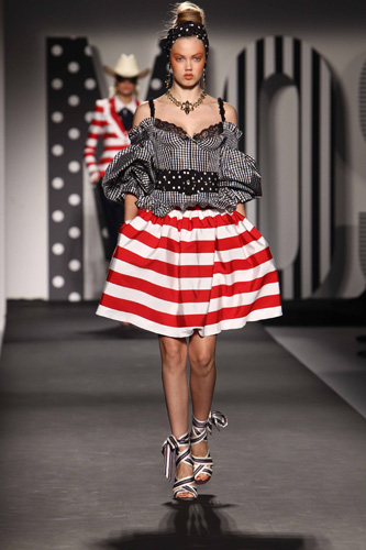 moschino_primavera_2011_03