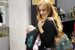 MFW 2016: AL WHITE CON LARA ED IL NUOVO MARSUPIO DI CYBEX