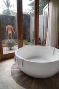 diego_masseroni_travel_blogger_sedere