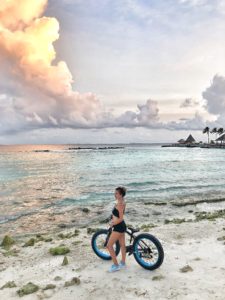 tramonto_bicicletta_spiaggia_maldive